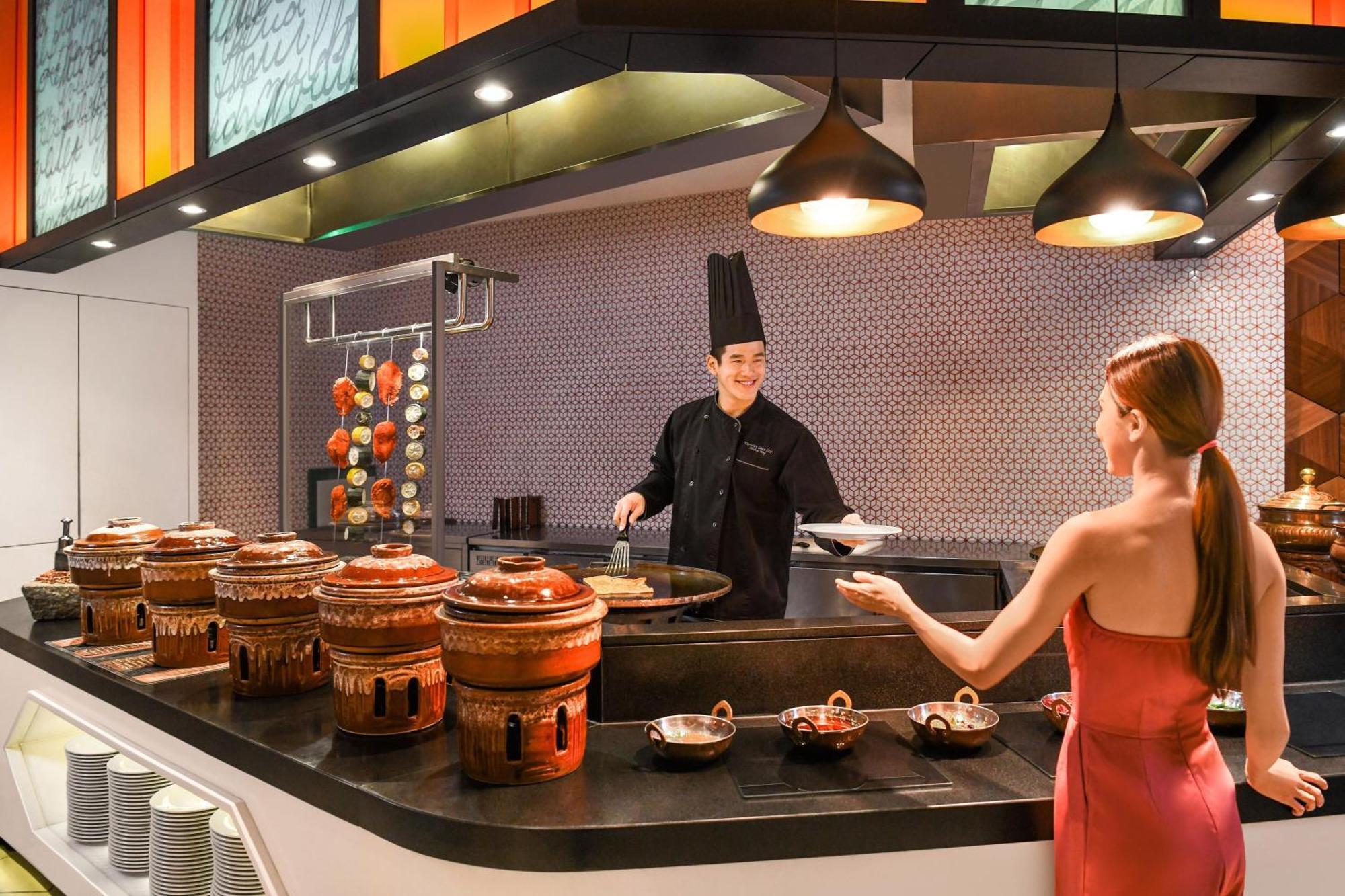 Le Meridien Putrajaya Luaran gambar A live kitchen