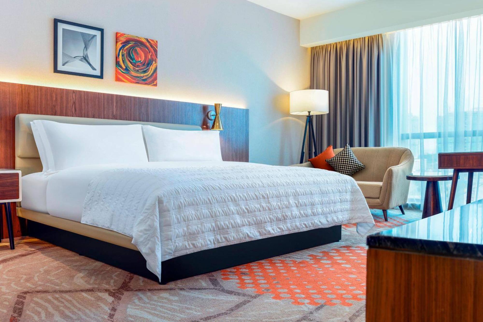 Le Meridien Putrajaya Luaran gambar A guest room at the Westin Mumbai International